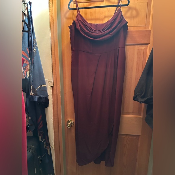 Showpo - ANDRINA MIDI DRESS - HIGH LOW WRAP CORSET DRESS IN WINE - Picture 2 of 2